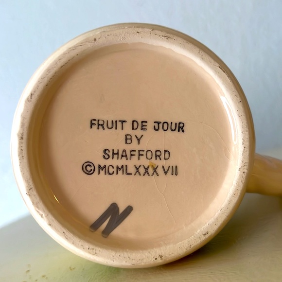 Shafford Fruit De Jour Pear Mug Cup 12 Oz (Apple not available) - Picture 3 of 3